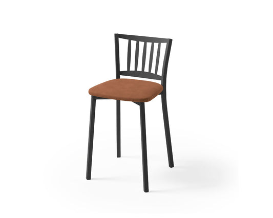 Claves para comprar taburetes bajos para tu cocina